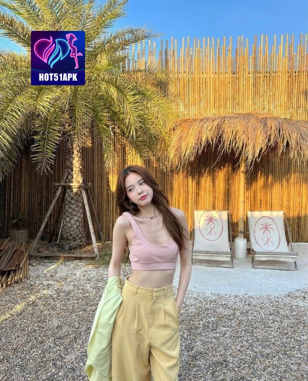 Caitlin Halderman HOT51APK